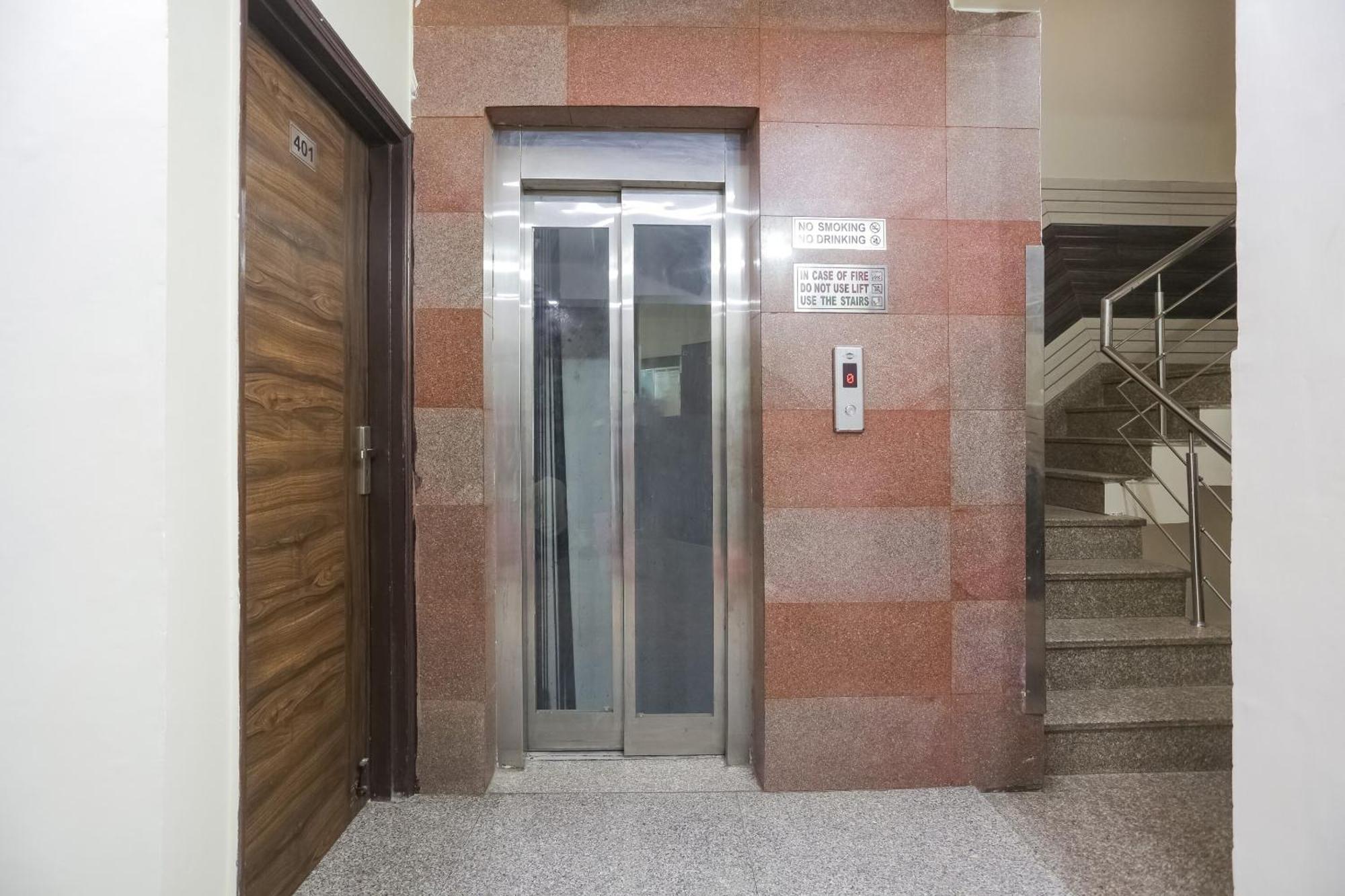 Hotel O Green High Új-Delhi Kültér fotó